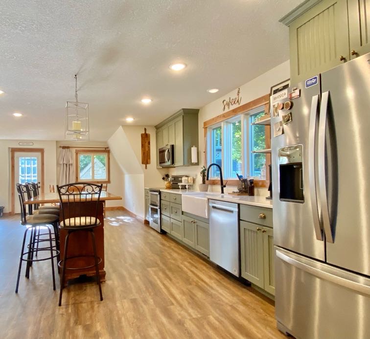 MikeandLaine's tweet photo. ⚡️Price reduced on this New Richmond, WI home!⚡️
Outside city limits but close to downtown New Richmond, this 3 bedroom A-frame home is nestled in the established wooded Oak Ridge development.

https://t.co/dstMIMRSA7 https://t.co/lnhCiFKmgM