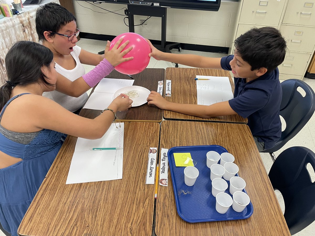 MelissaScalise1's tweet photo. Science is magic that works #rocketpride @Rockets120 https://t.co/ztzT9tNb62