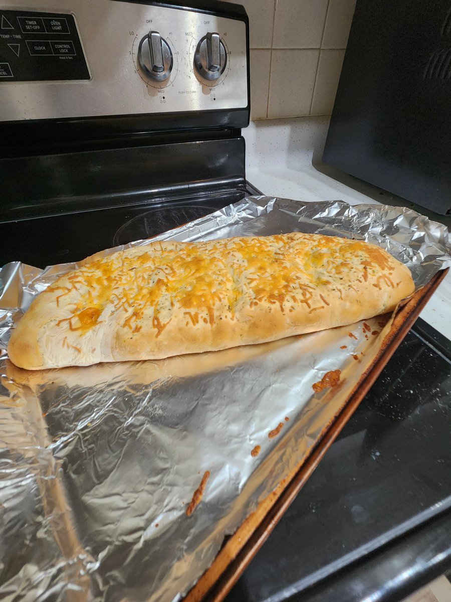 RaisingGainz's tweet photo. I accidentally made a LARGE calzone, chef this #calzone #foodguy #vdlwin https://t.co/XD4MUyeiuD