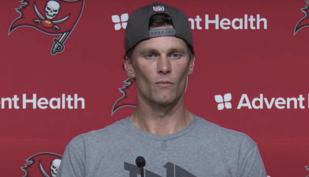 MarkViolaComedy's tweet photo. Any Blink-182 lyrics work with this #TomBrady photo. https://t.co/zaeRoEze7a