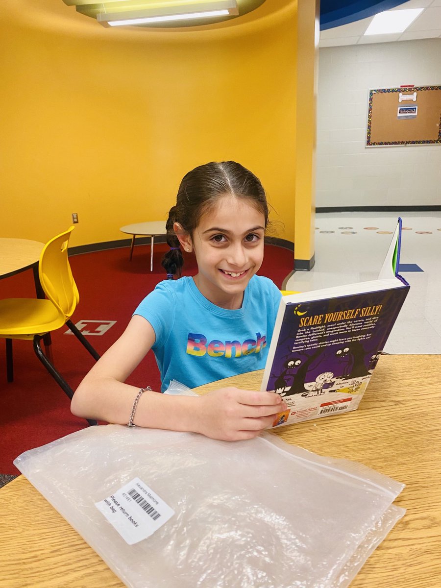 Grade1and2's tweet photo. Smiles all around as we check out our first books of the school year. https://t.co/llwNqtjMw6