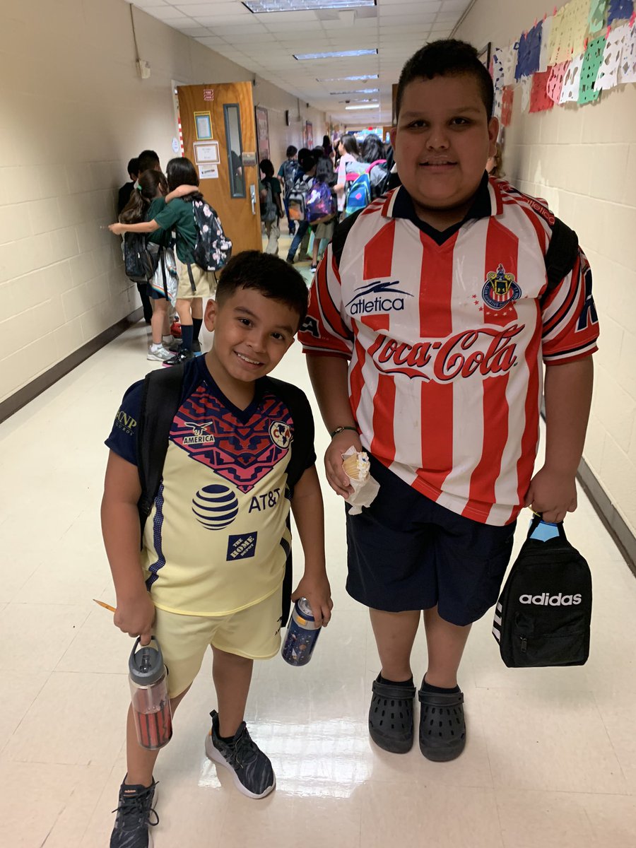 guevarasonia02's tweet photo. We celebrated day four of #HispanicHeritageMonth2022 by wearing our favorite fútbol jersey. #HISDHHM @HoustonISD @BonnerElemHISD https://t.co/ZC4HDk2C7k