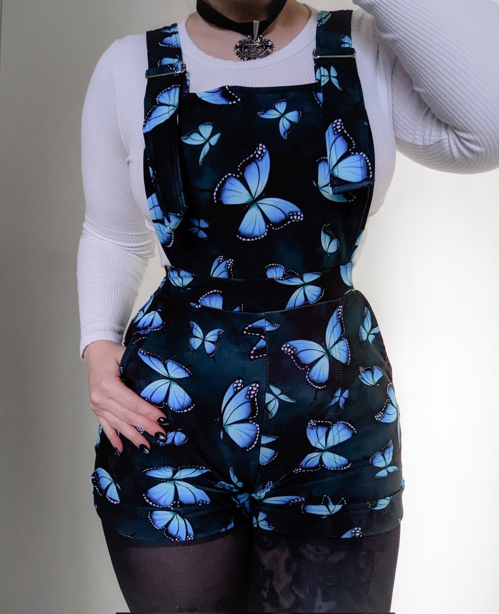 Feeling super cute in these <a href="/BlackMilkTweets/">BlackMilk Clothing</a> overalls 💙
Some subtle Triss Merigold Gwent card vibes 🦋🦋 #TheWitcher #outfitoftheday #cutefashion #choker #Overalls