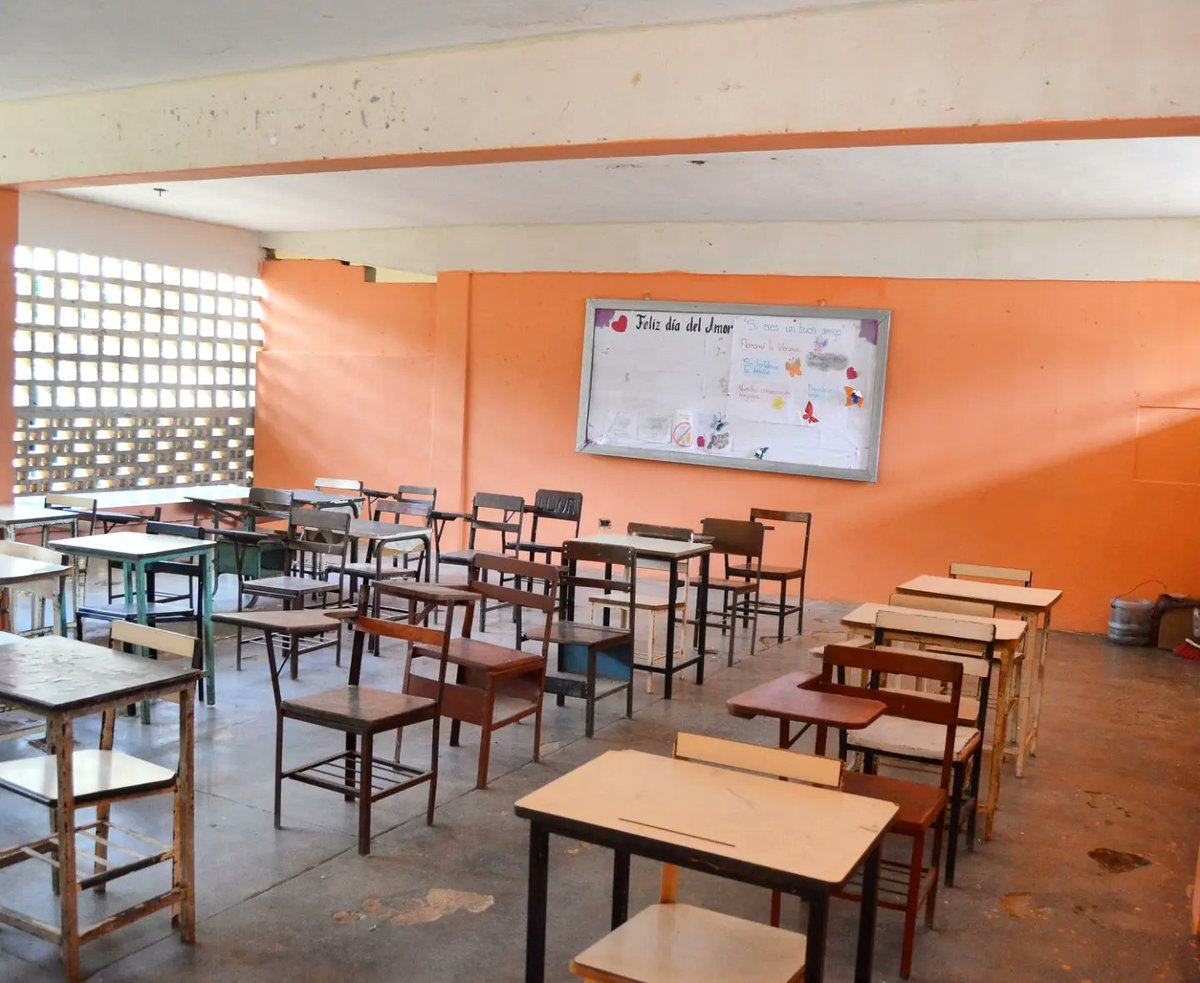 Hoy inspeccionamos la escuela Rafael Paredes en el Municipio Juan José Rondón, está en un 80% de avance y beneficiará a más de 800 estudiantes.

Las BriCoMilES siguen dando resultados gracias al presidente <a href="/NicolasMaduro/">Nicolás Maduro</a> para garantizar un feliz regreso a clases.

#22Sep