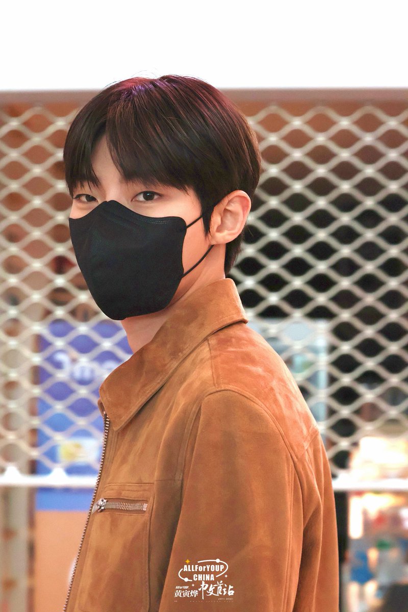 InYoup_Latam's tweet photo. 📸 | 22.09.22

Hwang InYoup en el aeropuerto para tomar su vuelo a Manila para dar su fanmeeting!!

Esperemos que tengas un buen viaje HIY🤍✈️

#HwangInYoup #HIY #황인엽 #ฮวังอินยอบ #ファンイニョプ https://t.co/0qeUj1e1Hu