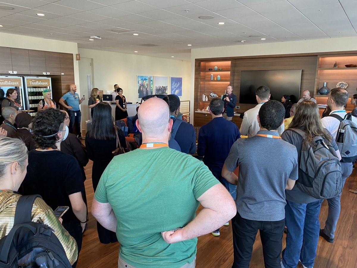 thisBrianShea's tweet photo. A packed house for the first ever #DF22 #soberforce !! Such a great event #salesforce https://t.co/1Lner2uCHr