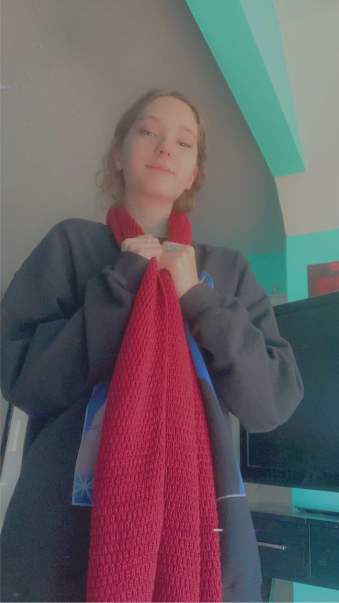 finallyclean_'s tweet photo. We were always skipping town but never #SadGirlAutumn 🍂🧣 #ItsRedSeason #AllTooWellTheShortFilm @taylorswift13 @taylornation13 https://t.co/6JgXoYzz8f