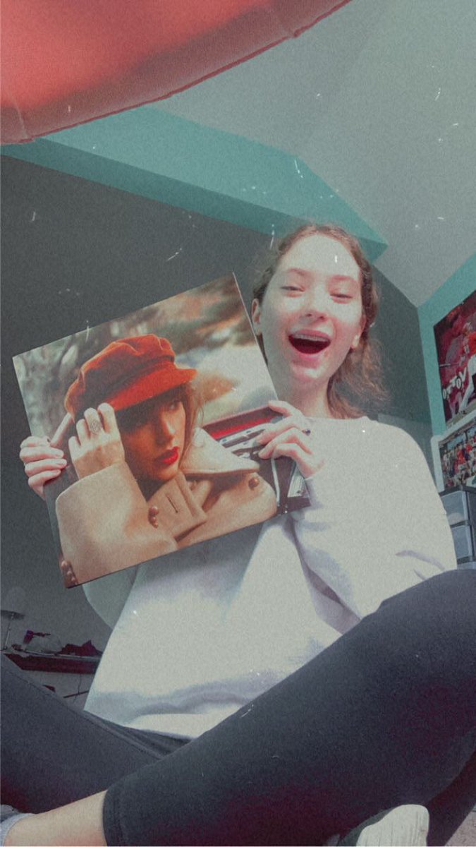 finallyclean_'s tweet photo. We were always skipping town but never #SadGirlAutumn 🍂🧣 #ItsRedSeason #AllTooWellTheShortFilm @taylorswift13 @taylornation13 https://t.co/6JgXoYzz8f