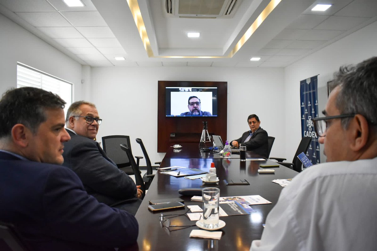 🗣️Guillermo Miguel participó de una mesa de diálogo en el marco de la EXPOCRUZ
El Pte. del ENAPRO compartió junto al Secretario de Comercio Exterior  de Santa Fe, Germán Burcher,  el Dir. del IDR Juan  Venesia y  representantes de CADEX, un encuentro de trabajo