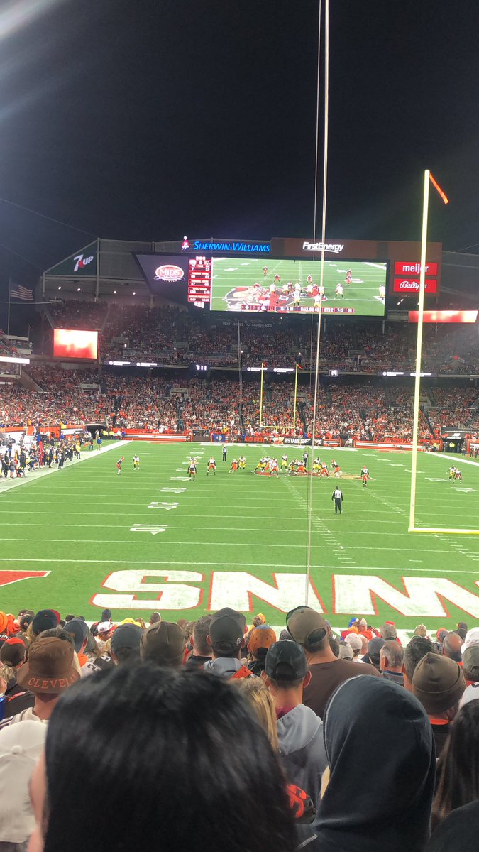 __zoomm's tweet photo. Live from the Dawg pound 😤 https://t.co/TI56F9rIei