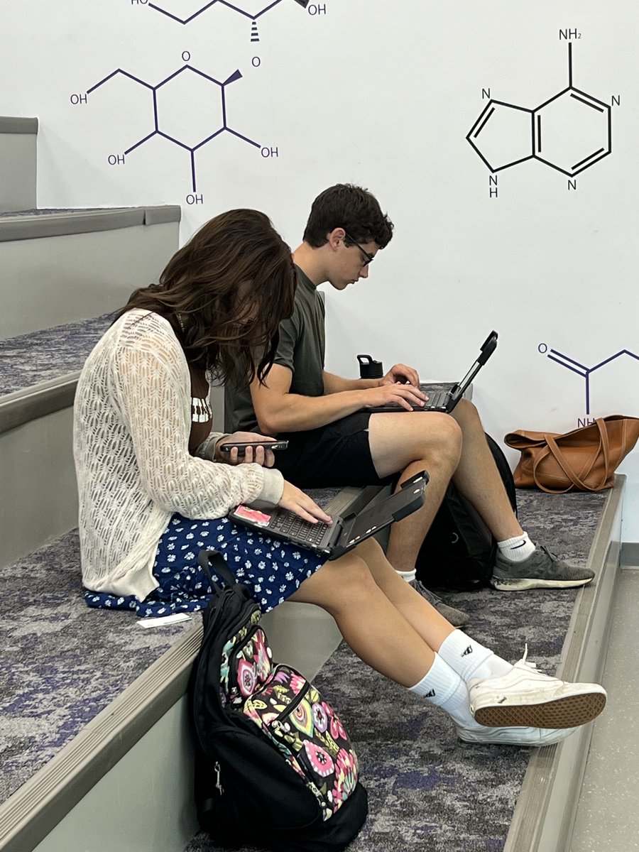 Kudos to the 90 MHS seniors who took advantage of the workshops this week to get help creating their FSA IDs for FAFSA completion. 
FAFSA completion help coming October 1st!
<a href="/MuscatineHS/">Muscatine HS</a> <a href="/MuscatineCSD/">Muscatine Community School District</a> @IACollegeAid