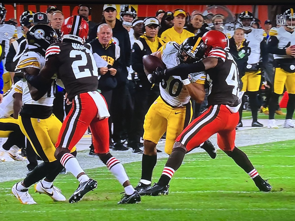 This <a href="/NFL/">NFL</a> picture on <a href="/amazonprimenow/">Amazon Prime Now</a> is STUNNING!  Gotta be #4KUltraHD, right?