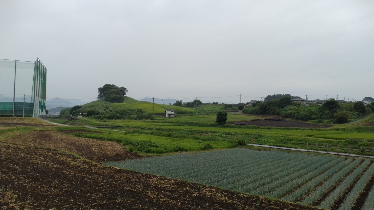 _rekichi's tweet photo. 近くに屋外ゴルフ練習場があります。
この辺りは白石古墳群の中の稲荷山支群と呼ばれてるそう���す。 https://t.co/tKJjHzXq4N