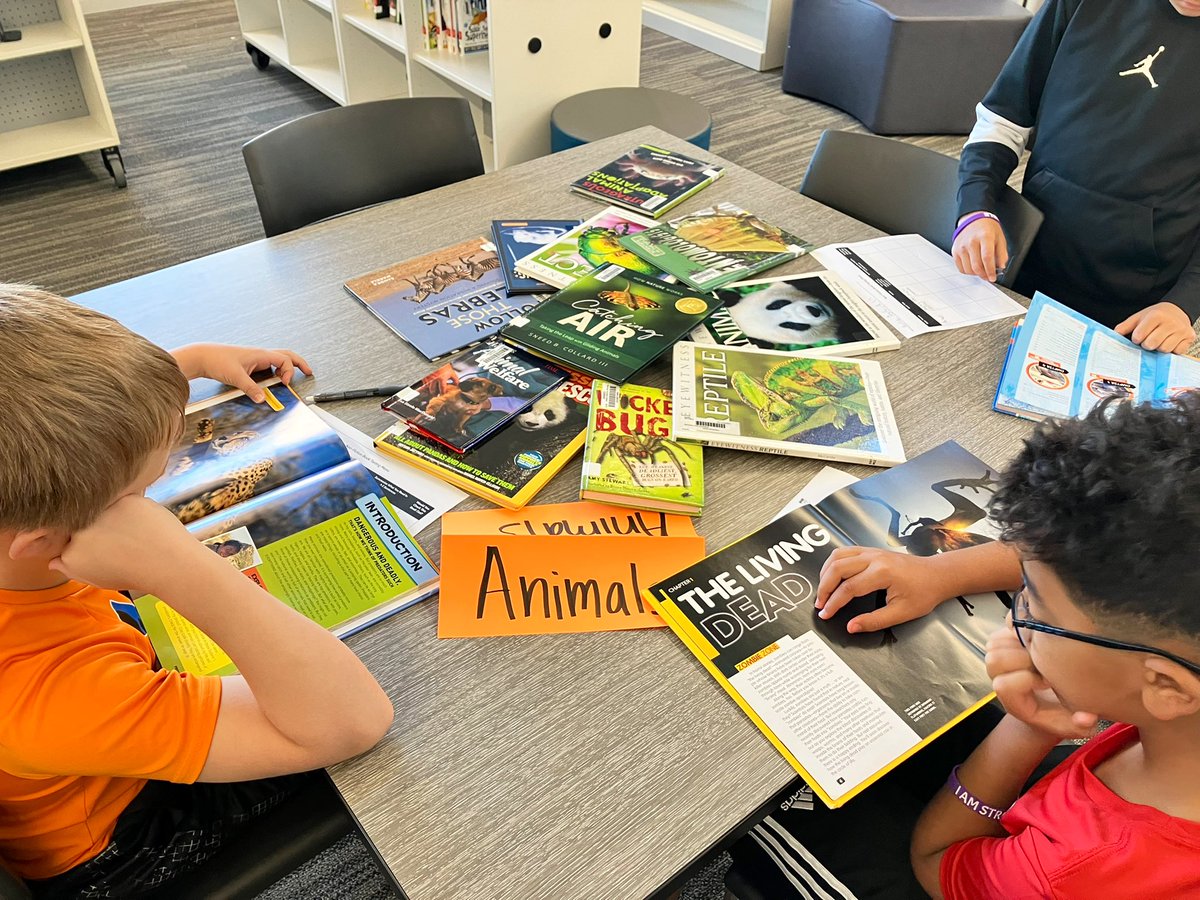 mk_marston's tweet photo. #HammHeroes 6th grade made a visit to the @hammelem library to kick off their research unit! Students explored different topics to help find their interests &amp; explained what made it interesting! #ItStartsHereRISD https://t.co/8J5YdPoxUK
