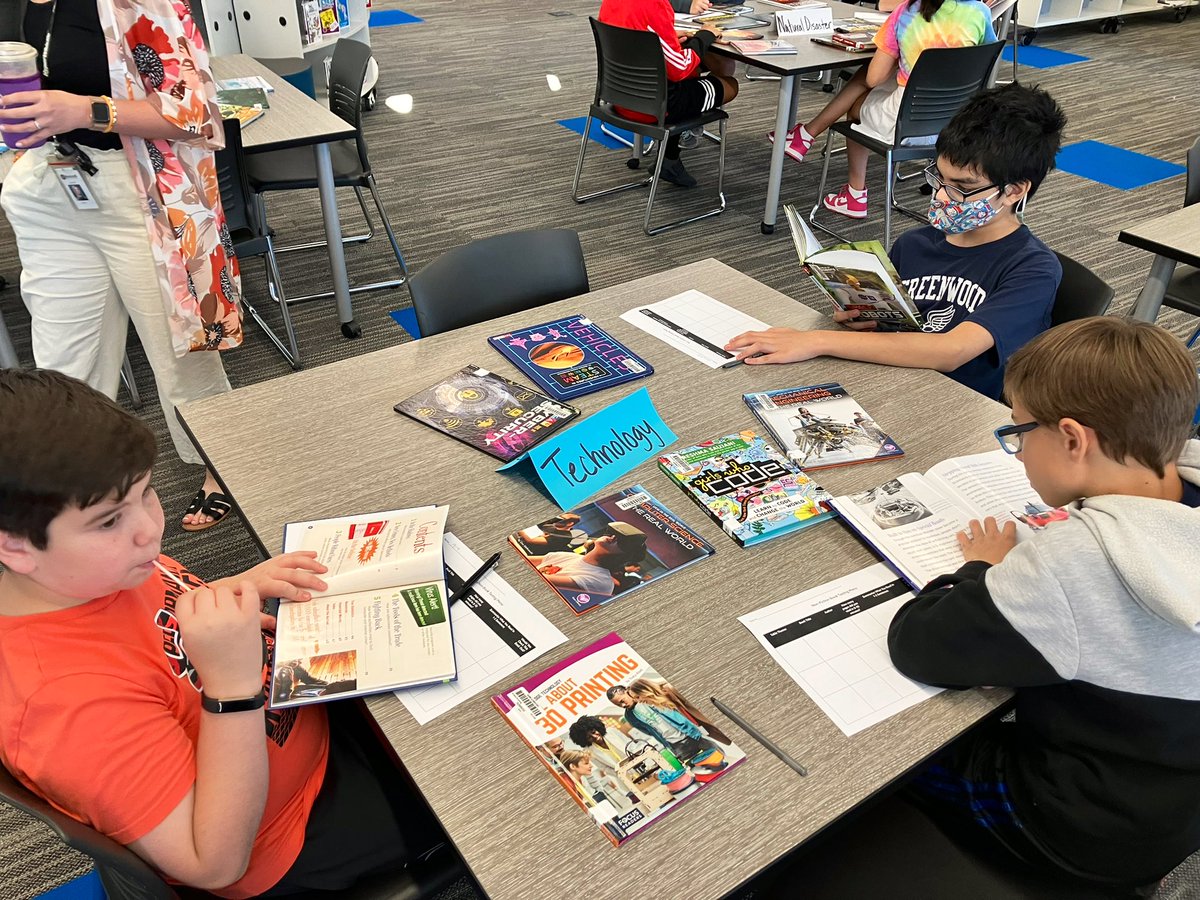 mk_marston's tweet photo. #HammHeroes 6th grade made a visit to the @hammelem library to kick off their research unit! Students explored different topics to help find their interests &amp; explained what made it interesting! #ItStartsHereRISD https://t.co/8J5YdPoxUK