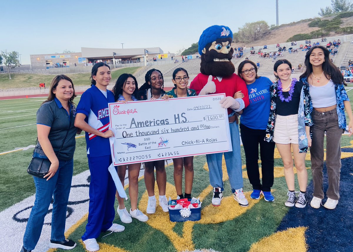 Lo_Varel27's tweet photo. Trailblazers for the win!!💙❤️🎉🎉We had so much fun battling it out with the #EastlakeFalcons! Thank you to EHS for the great time and to all who came out to support #BlazerNation!! GOOOOOO BLAZERS!!! @Americas_HS @BlazerNationAHS @EastlakeStuCo https://t.co/09HvWm2POR