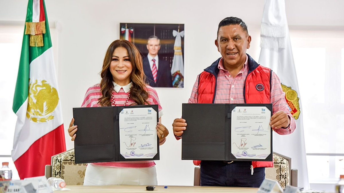 CODHEM's tweet photo. 💙La presidenta @MyrnaGarciaMx y el alcalde @JavierJeronimoA fortalecen la protección de los #DDHH de la población de San Felipe del Progreso y en especial de los pueblos originarios.
En sesión de Cabildo, rindió protesta el #DefensorMunicipal, José Ángel Hernández Cárdenas. 🙋🏻♀️🙋🏻 https://t.co/MSSO4Fax2M