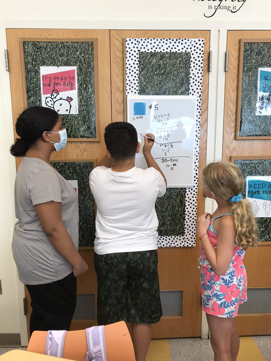 5mathadventures's tweet photo. Students were challenged on day 3! Four fours task and random groups for the win! #buildingthinkingclassrooms #vnps @ps48r @pgliljedahl #oneboardfell https://t.co/BQ17Qaa75b