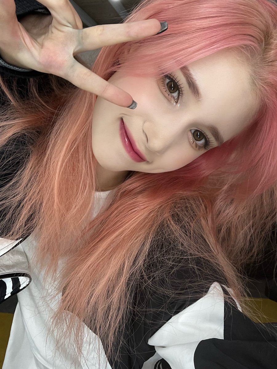 kep1erinter's tweet photo. @official_kep1er Twitter | Bahiyyih | 20220923

“getting off work vibe”

trans: @kep1erinter 

#휴닝바히에 #HUENING_BAHIYYIH
#Kep1er #케플러 https://t.co/cFzZieTSo9