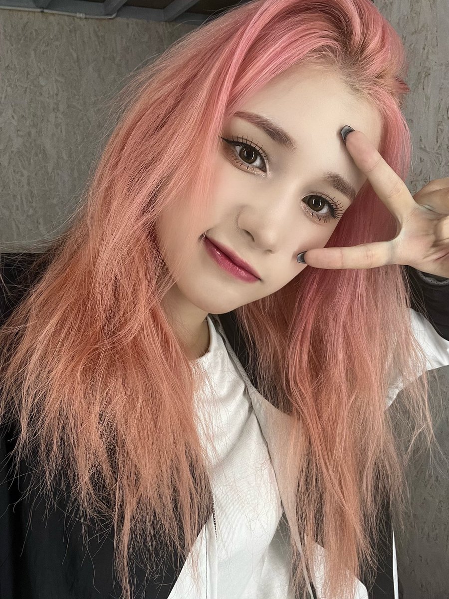 kep1erinter's tweet photo. @official_kep1er Twitter | Bahiyyih | 20220923

“getting off work vibe”

trans: @kep1erinter 

#휴닝바히에 #HUENING_BAHIYYIH
#Kep1er #케플러 https://t.co/cFzZieTSo9