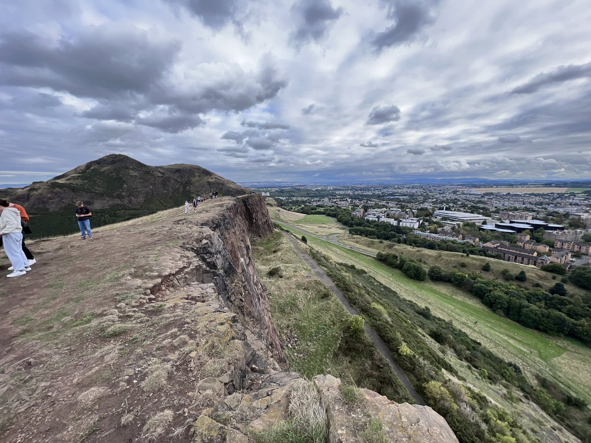 prolificate's tweet photo. Thar be Arthur's seat in Edinburgh. Twas more impressive in person. https://t.co/yuhoMurdJR