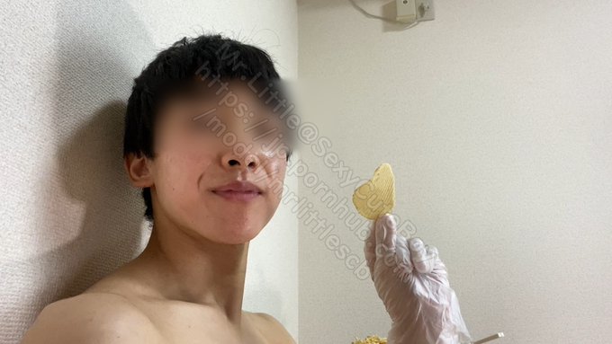 2 pic. I love to eat and masturbation???

I love snacks???

https://t.co/a68ZEMBhSe https://t.co/rfv