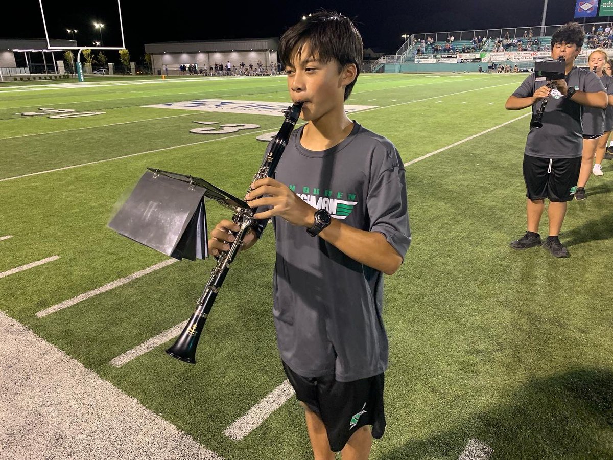VBband1's tweet photo. An AWESOME halftime performance tonight from THE VAN BUREN HIGH SCHOOL FRESHMAN ACADEMY BAND! 👏 💪 @VBSDActivities @VBSDPointers @DrJVanBuren https://t.co/3bB6w1t2Gm