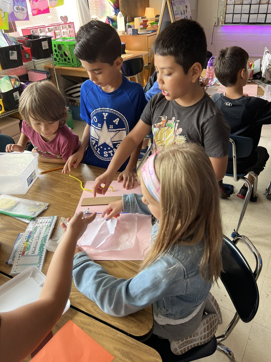 CummingsClassrm's tweet image. How does it look? How does it feel? What’s the smell? Room ✌️ loved sorting various materials by their properties! #room2whatsnew #cridgepride #tciscience @TeachTCI