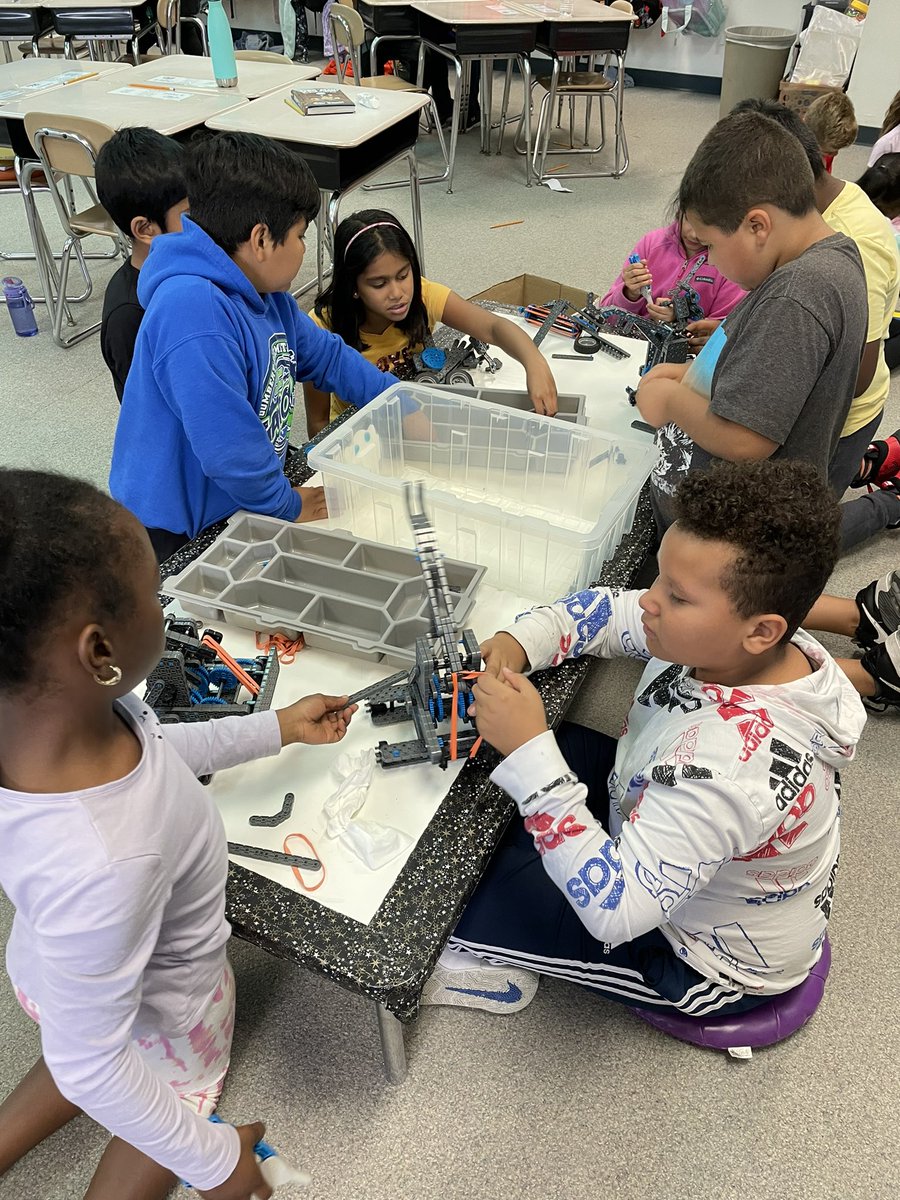 Sara Voller tweet media