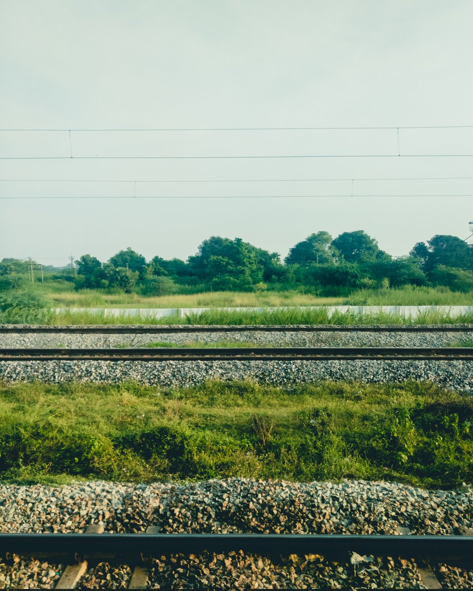 StreetRaitha6's tweet photo. Brb #Chennai. See you in a minute and a half @plinirh!
#TeamPixel #TrainJourneys #Travel #MAStoSBC https://t.co/KwfRXzYBdL