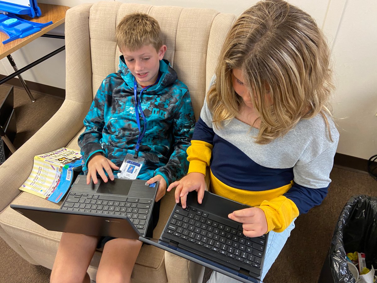 Writers are sharing their personal narratives in 5th grade!  <a href="/TWEHowl/">Tom Wilson Elementary</a> #twehowl <a href="/TWE_Gwin5/">Tiffany Gwin</a>