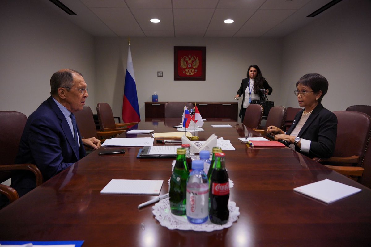 Met and discussed G20 cooperation with 🇷🇺 Foreign Minister Lavrov <a href="/mfa_russia/">MFA Russia 🇷🇺</a> at the margins of #UNGA77 session (22/09).