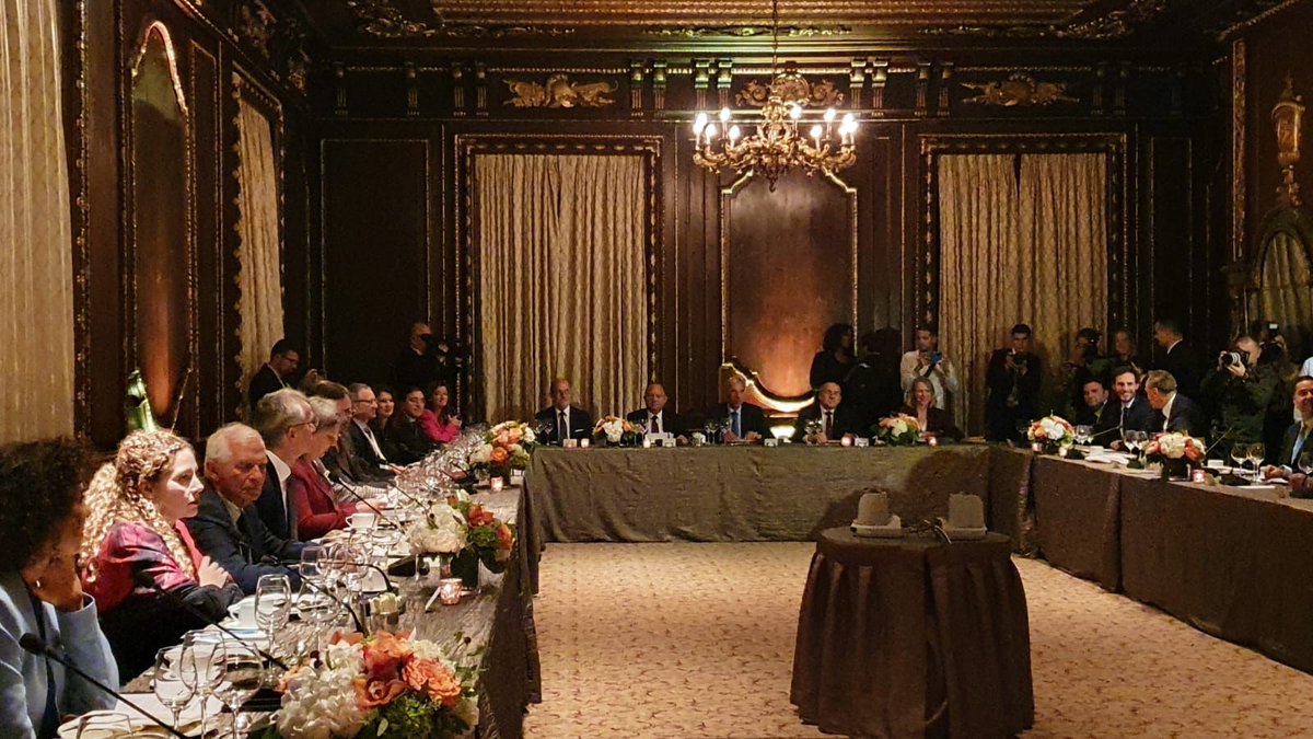 BogdanAurescu's tweet photo. Insightful&profound talk during the traditional #TransatlanticDinner hosted by US🇺🇲 in the margins of #UNGA. Need to maintain&strengthen our Euro-Atlantic unity&resilience, get rid of any dependence from RU, continue to consolidate the deterrence&defence on Eastern Flank. https://t.co/4sR2nPtyKd