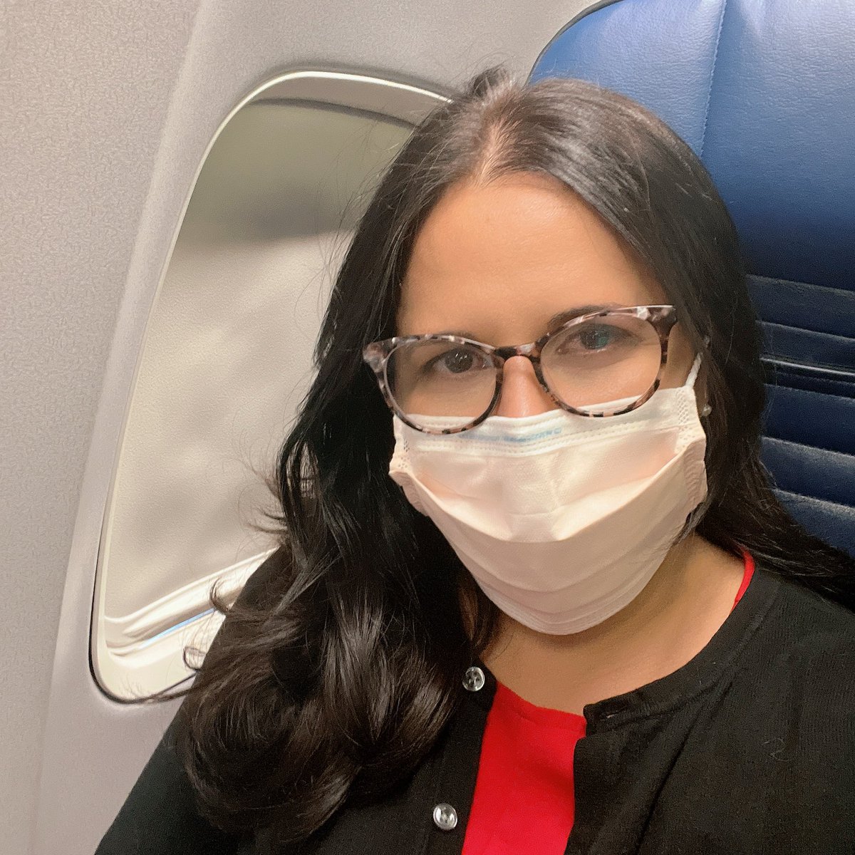 Latinamd's tweet photo. Traveling to Chicago โ๏ธ to receive an award of a lifetime. Humbled and honored to be selected as one of the 2022 @cure_today #lungcancerheroes for #patientadvocacy during @IASLC #NACLC #lcsm @sylvestercancer @ACSCAN_Florida https://t.co/ygFuncSrK1