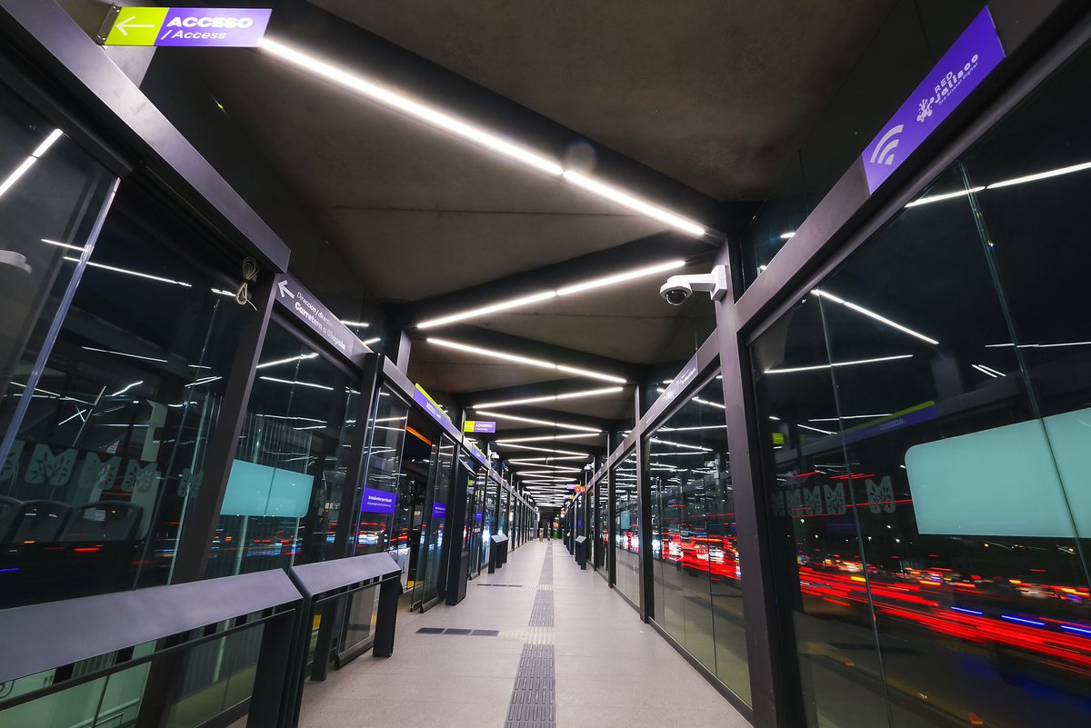 HugoLunaV's tweet photo. La obra del corredor de movilidad de #MiMacroPeriférico obtuvo el primer lugar en la categoría Arquitectura Sustentable del premio Firenze Entremuros. El proyecto estuvo a cargo de Agraz Arquitectos, Metro Arquitectura y Cuadra Urbanismo. https://t.co/3rYSNP31bK