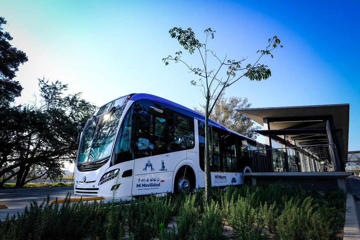 HugoLunaV's tweet photo. La obra del corredor de movilidad de #MiMacroPeriférico obtuvo el primer lugar en la categoría Arquitectura Sustentable del premio Firenze Entremuros. El proyecto estuvo a cargo de Agraz Arquitectos, Metro Arquitectura y Cuadra Urbanismo. https://t.co/3rYSNP31bK
