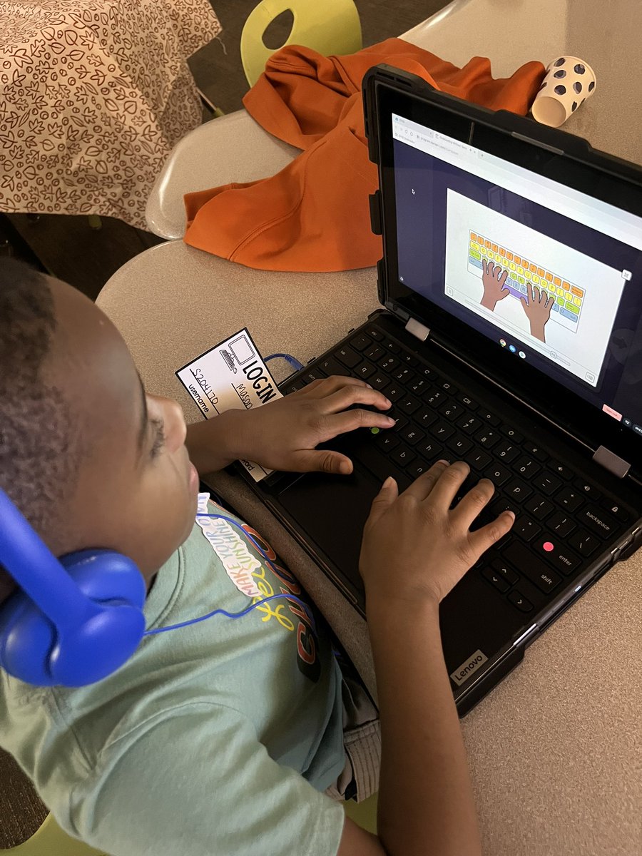 KRisterCFISD's tweet photo. Practicing keyboarding skills today β¨οΈ #keyboardingwithouttears https://t.co/8cNw4oJwgV