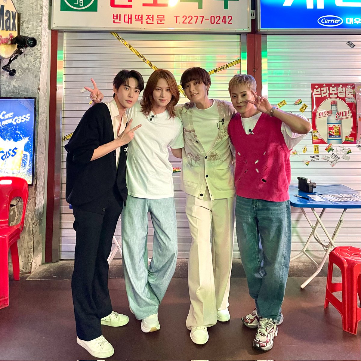 CR_SuJuELF's tweet photo. SM llegó a Street Alcohol Fighter con Heechul en el canal de Studio hook.
Invitados del capítulo #14
#KANGTA #XIUMIN #DOYOUNG
Pasen a ver el vídeo y disfrutar de esta convivencia de los cuatro miembros de SM
https://t.co/R3KPr9ceur
#SUPERJUNIOR @SJofficial
#Heechu https://t.co/q31UsdLoEd