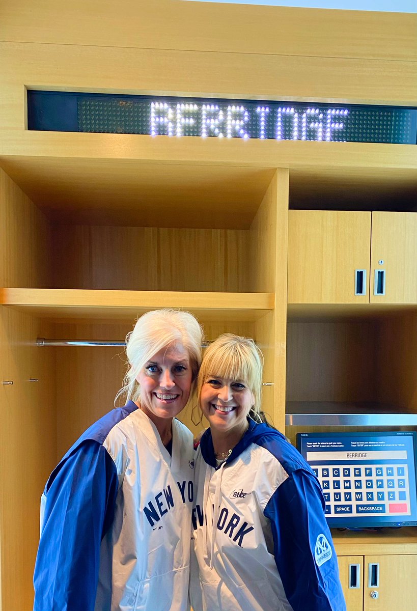 Ameliashutch's tweet photo. We 💙 The Yankees!!! #RepBX https://t.co/2taL2c7Qaw