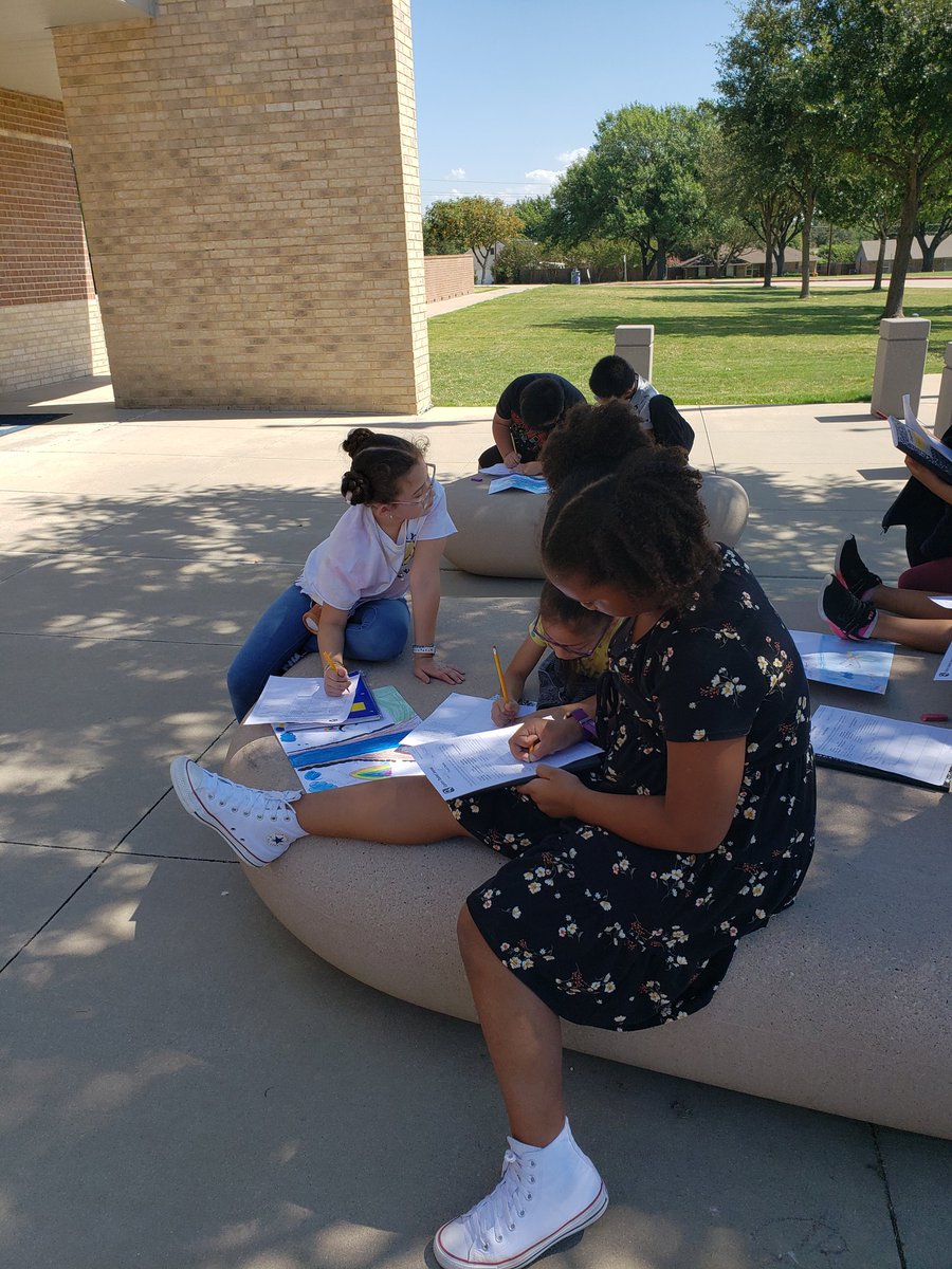MrsSadler5's tweet photo. So today we wrote about our observations of our classmates ecosystems and their food chains. The students loved doing this outdoors. Proud of my bulldogs. #BlantonBulldogs #scientistsintraining https://t.co/1MzJxrlMLo