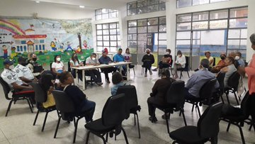 ApcLeoncio's tweet photo. #21Sep En la sede del Consejo Comunal #LosRuicesSocialista Urb. Los Ruices, parroquia #LeoncioMartínez, se realizó por instrucciones de nuestro Gobernador @HectoRodriguez, Asamblea con el Poder Popular de Los Ruices, liderada por el padrino Jassen Sánchez.
https://t.co/Et75oJirqq https://t.co/rBgKYmRkcV
