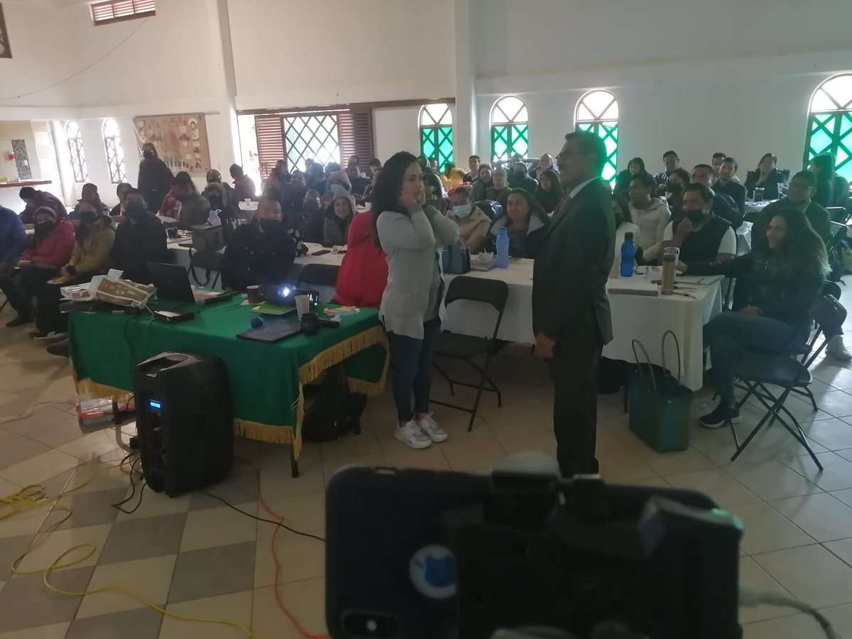 salazarcnoe's tweet photo. 1a Jornada de Acompañamiento fase ordinaria 2022-2023, “Taller de Lenguas de Señas Mexicana LSM”. “Estrategia curricular de igualdad de género”@IsraelJeroL @hectorhesilva @HectorUlisesCG1 @VeronicaRB04 @77Luispumas #DTBC #Zona17Tbc https://t.co/Kw7CCPKFS1