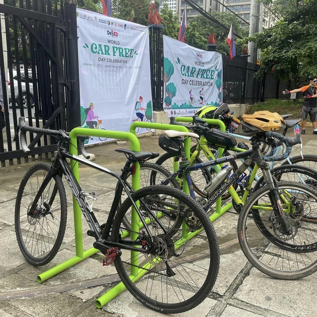 icsc_ph's tweet photo. ICSC inclusive mobility advisor &amp; @MNLMoves founder Aldrin Pelicano joined #WorldCarFreeDay celebrations yesterday at the @DepEd_PH main office &amp; Rizal High School in Pasig City. Check out this post for more details: https://t.co/8LnepFuojg. #BetterByBicycle #TogetherForMobility https://t.co/yKbHNDBwHF