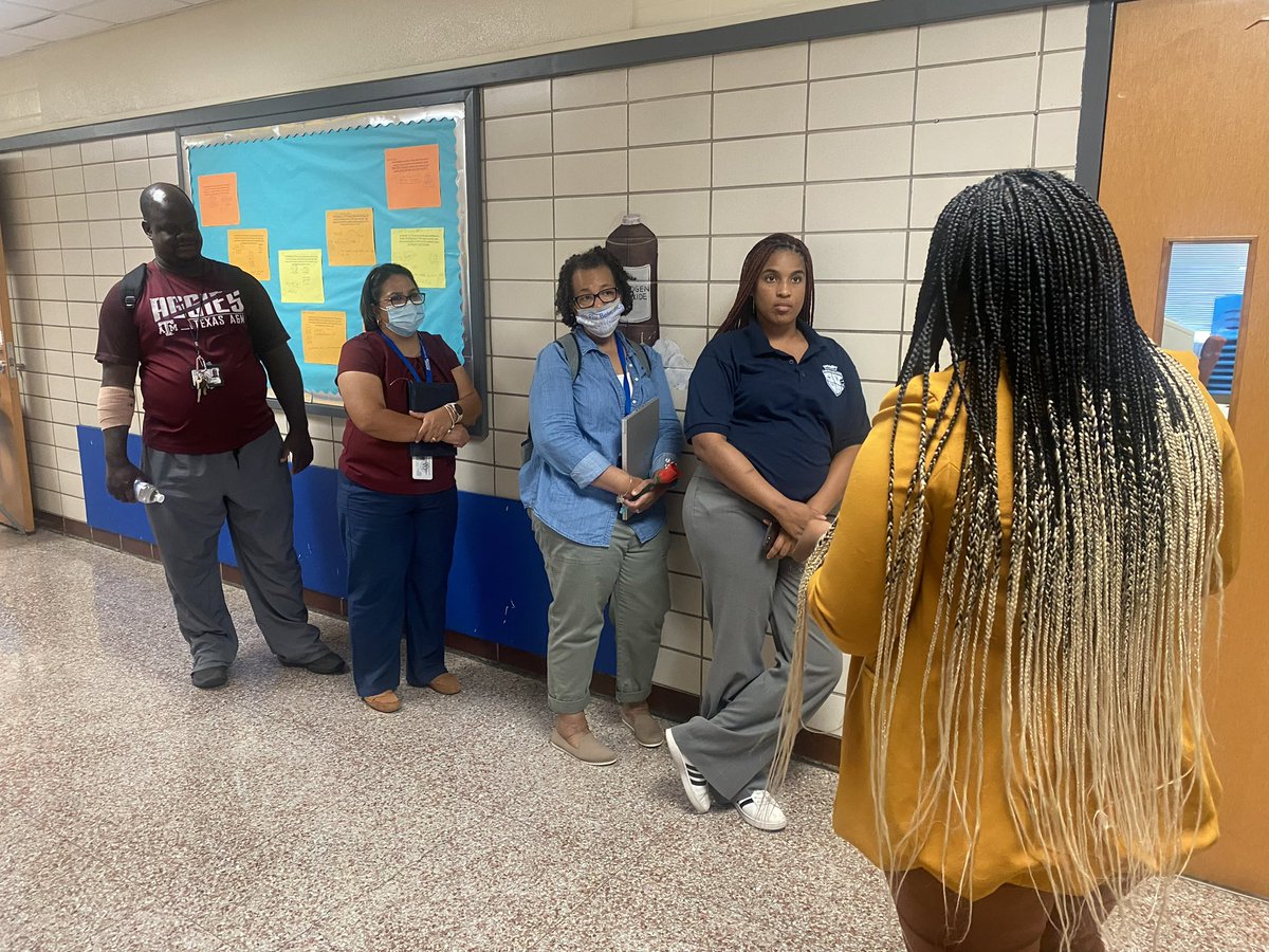 Lit_teach08's tweet photo. Cultivating our culture. They were full of questions as to why they had to stand at the door and not go into PLC! They saw it, named it, and did it! Getting better faster! @MimiLam6___ @Whidby_ES @MrsAngelBentley @HISDREADY2RISE @AnnaLWhite1 @KhalilahRhone https://t.co/ErhwCK0nP4