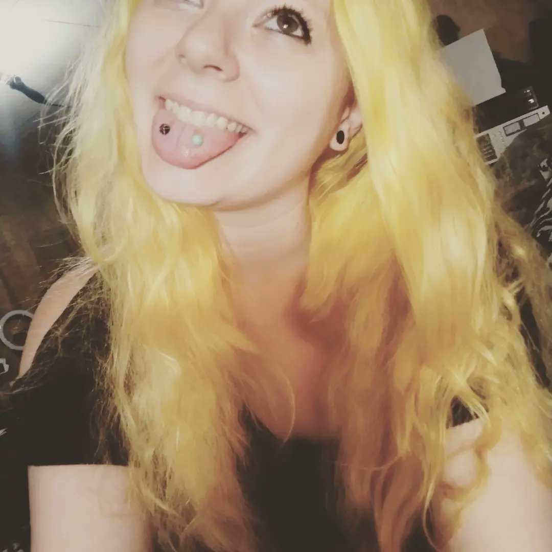 ToxicLee420's tweet photo. Squishy 👅 
#that🍆 #gotmelike🤤
#pierced #tatted #venoms #stonergirl 
#imback #bunnygirl #sexy #gotsmeapartner
#bonnieandclyde
#fuckmeharderdaddy #toxiclee #OF #makemewet 💦 https://t.co/mAtVyEPXcJ