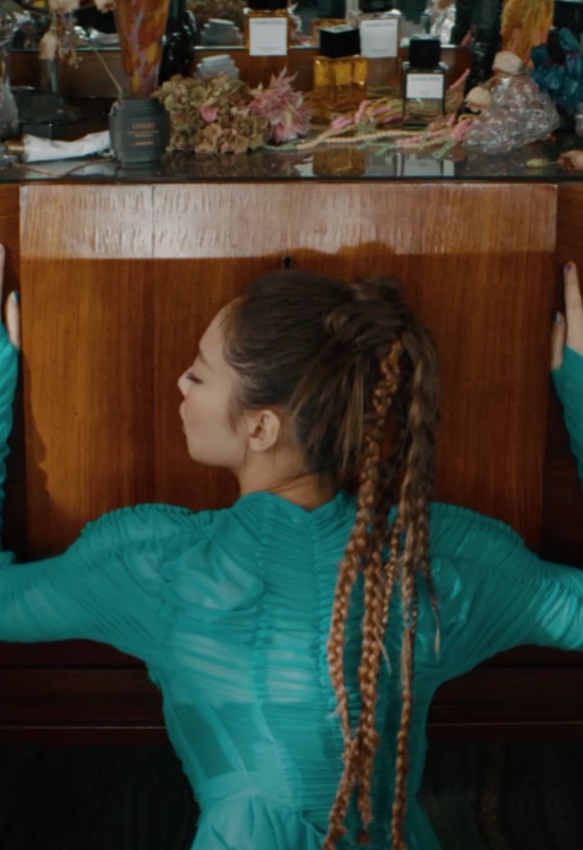 JENNIE NEWS tweet media