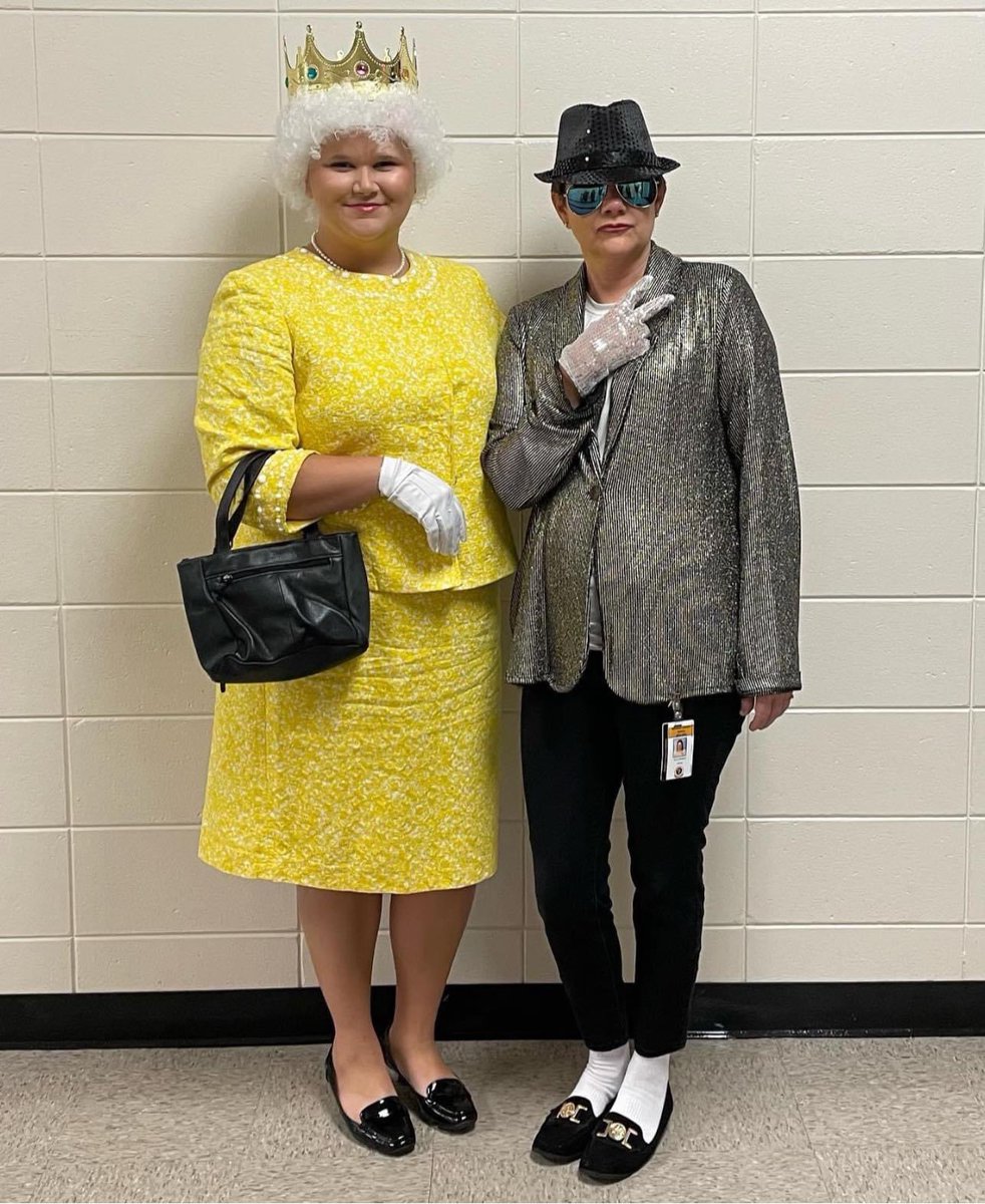 lwalkermcms's tweet photo. Micheal Jackson and Queen Elizabeth #MCMS
#Homecoming🖤💛 https://t.co/xTGock6XbB