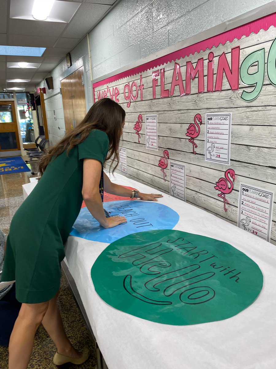 LyncrestSchool's tweet photo. This week’s activities: Difference Day - Wednesday Green and Promise - Thank a Trusted Adult Thursday!  #StartWithHelloWeek #lyncreststars @sandyhook https://t.co/aaFwn02GJb
