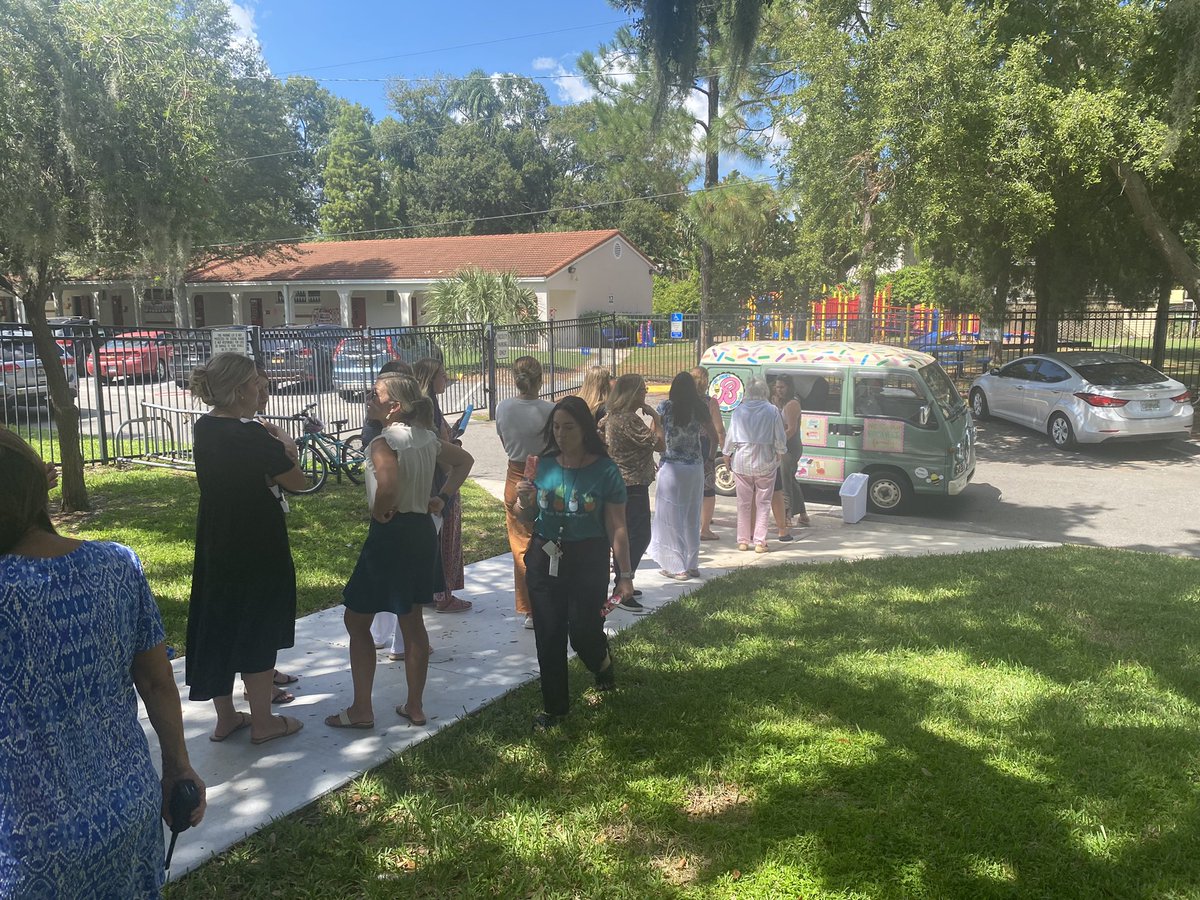 Lisa Brengel tweet media