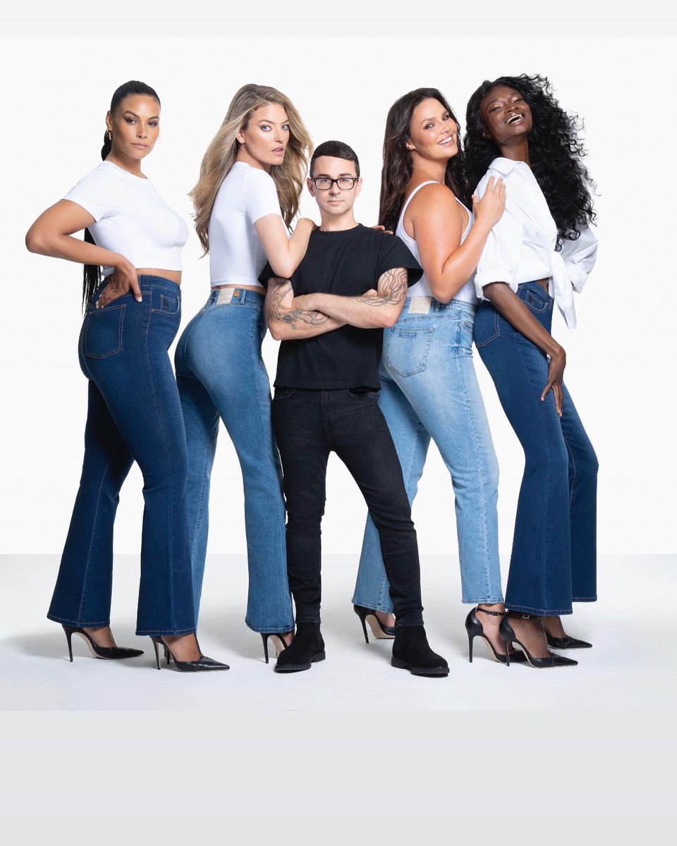 I could not be more proud to be the new Denim designer for #gloriavanderbilt Such a dream come true. These jeans are so amazing and you can shop now on Macys.com!!! 💙💙 👖 macys.com/shop/product/g…